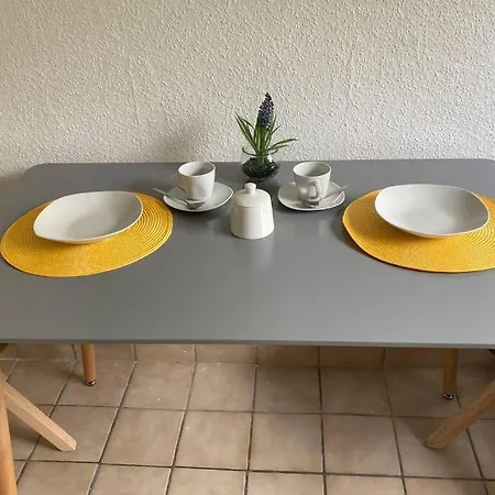 Gemuetliche Zwischen Gruen Und Hbf Apartman *