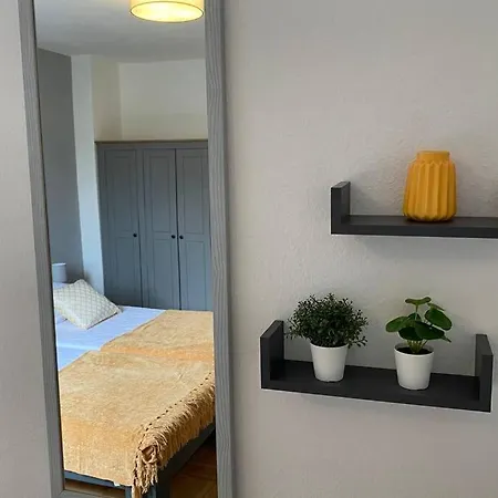 Gemuetliche Zwischen Gruen Und Hbf Apartman Duisburg