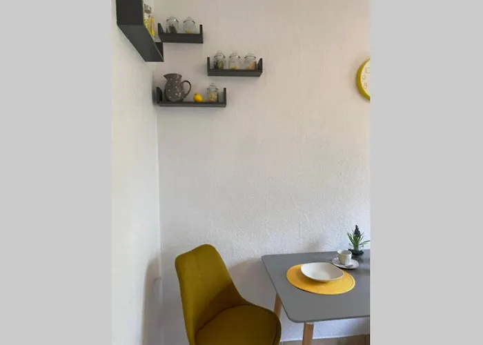 Gemuetliche Zwischen Gruen Und Hbf Duisbourg